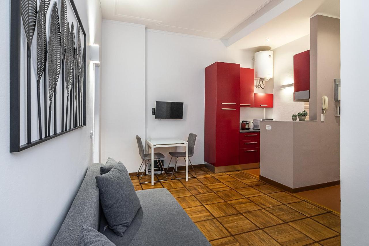 Classbnb - Two Apartments 400 Meters From The Duomo ميلان المظهر الخارجي الصورة