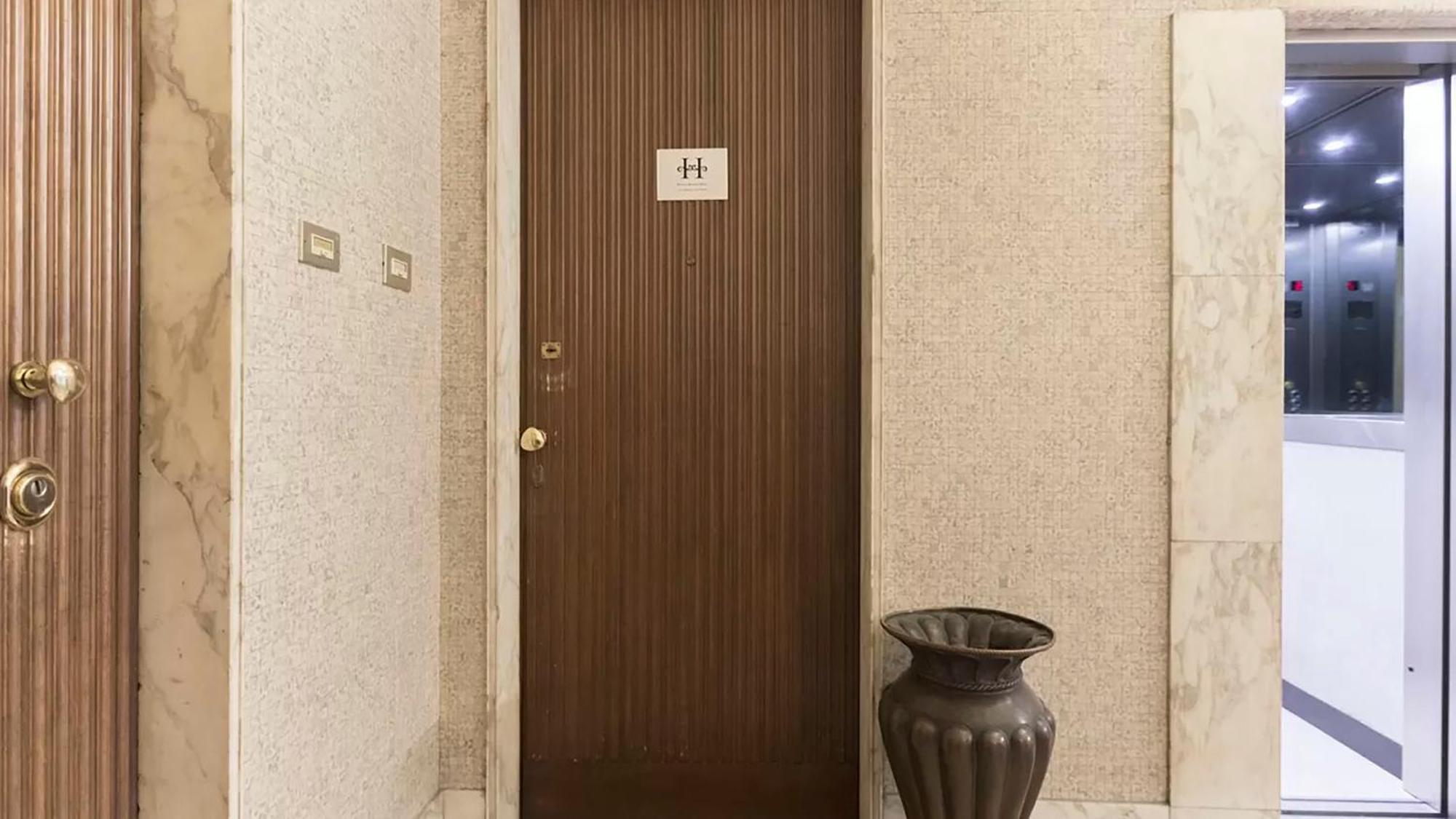 Classbnb - Two Apartments 400 Meters From The Duomo ميلان المظهر الخارجي الصورة